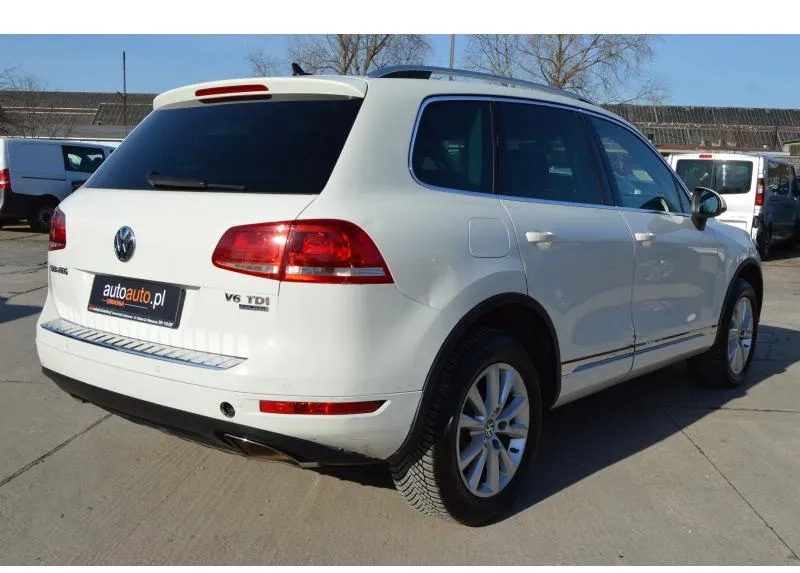 Volkswagen Touareg cena 53000 przebieg: 260000, rok produkcji 2011 z Jastrowie małe 154